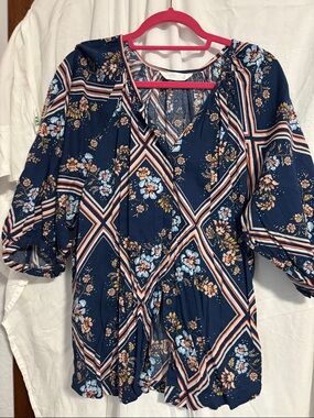 LC Lauren Conrad Navy Floral Geometric V-Neck Puff Sleeve Blouse